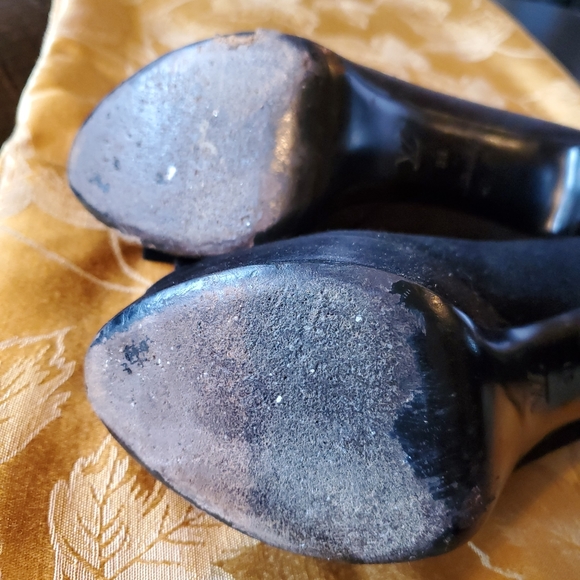 Louis Vuitton Heels - Picture 4 of 9